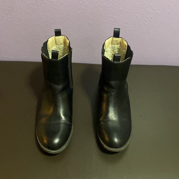Black pull on ankle boots. Woman’s size 9.5M. Only worn a couple times. - Picture 2 of 4